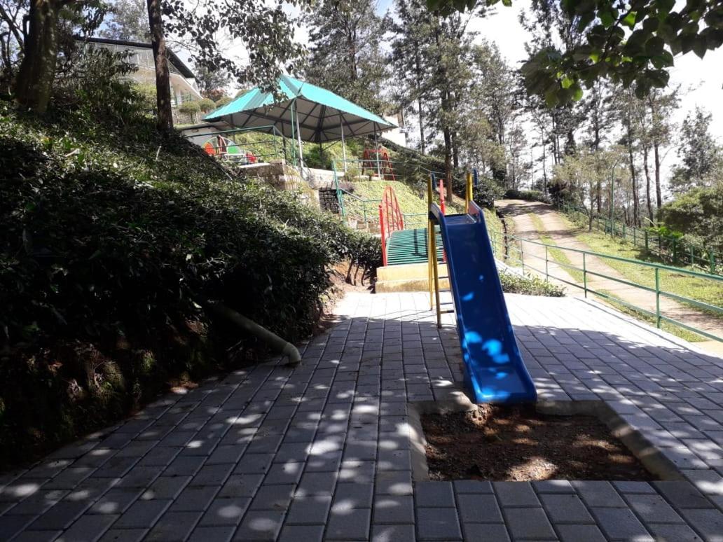 सहारा Falcon Crest 3*