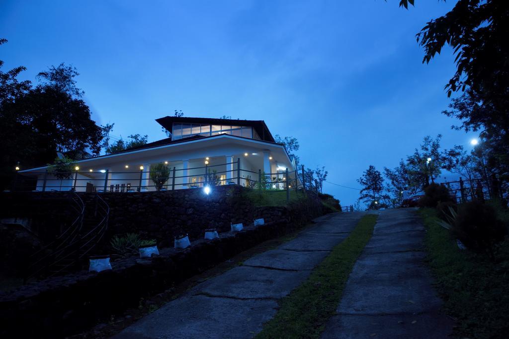 सहारा Falcon Crest 3*