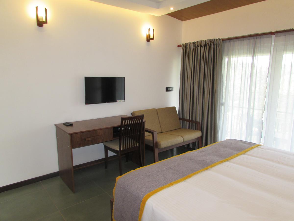 सहारा Falcon Crest 3*